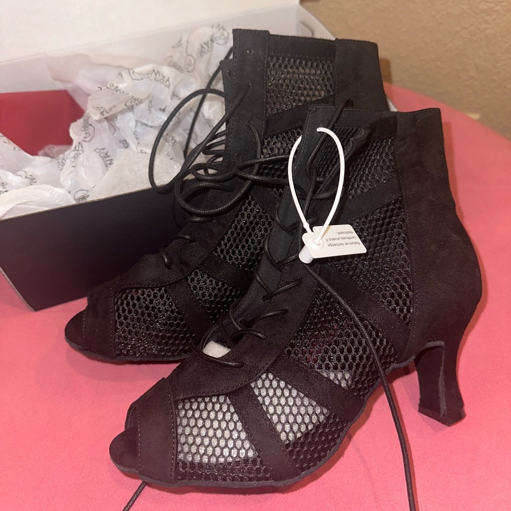 Dance shoes. Flared heel ( 2.8 inches./7 cm)